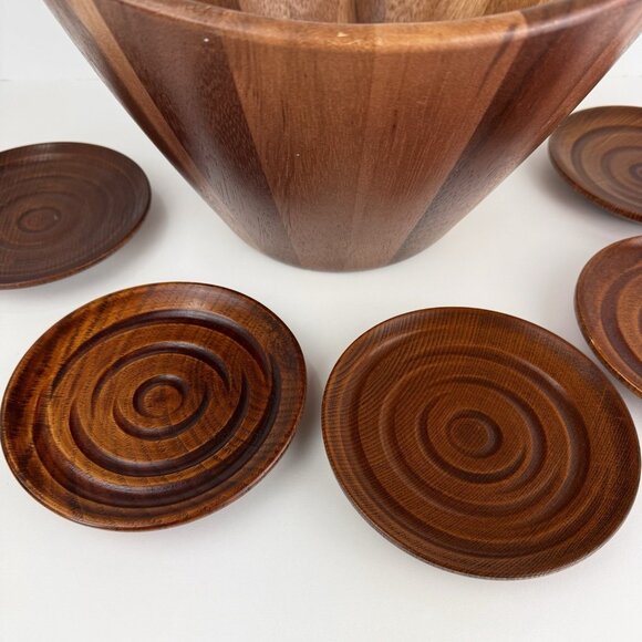 Lipper International Inc. Acacia Wave Large Wooden Salad Bowl & Saucer Plates - Picture 3 of 10
